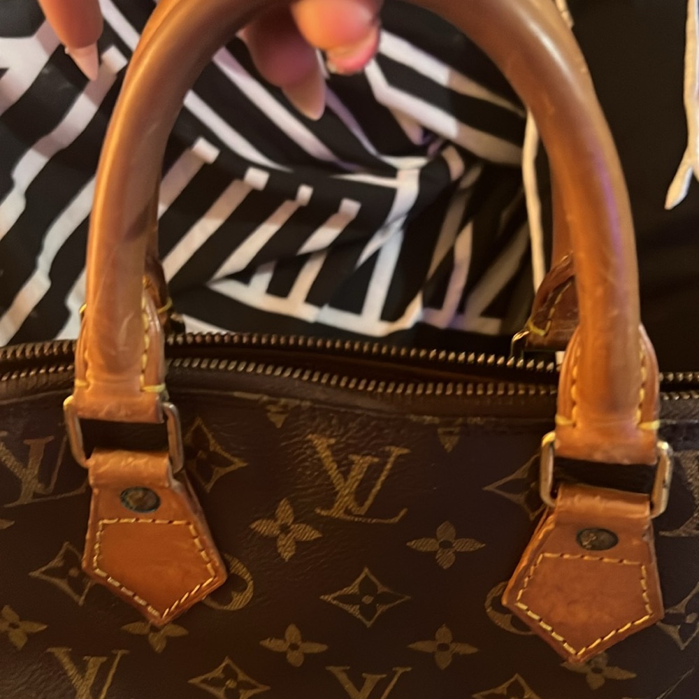 Louis Vuitton Alma - Picture 2 of 4